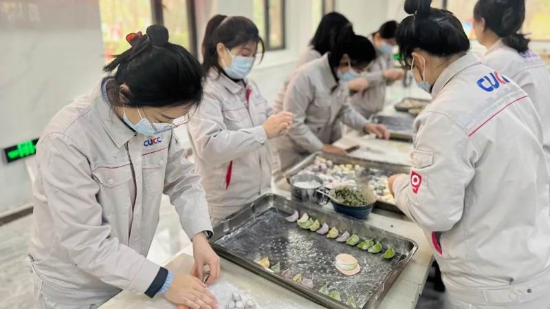 決戰(zhàn)四季度 暖心保供應(yīng) | 黃河同力開展“餃香暖冬 職得同行”冬至活動(dòng)